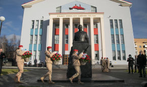 Unveiling the monument to academician Nikolai Lavyorov in Arkhangelsk

