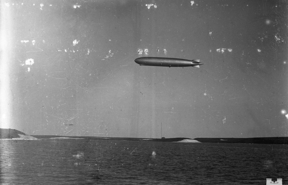 The airship of German engineer, Count Ferdinand von Zeppelin, above Dickson