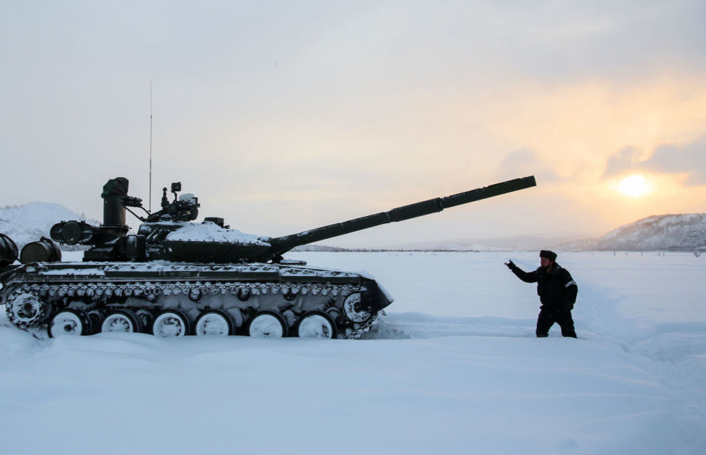 Arctic tanks conduct preparatory fire in Murmansk Region