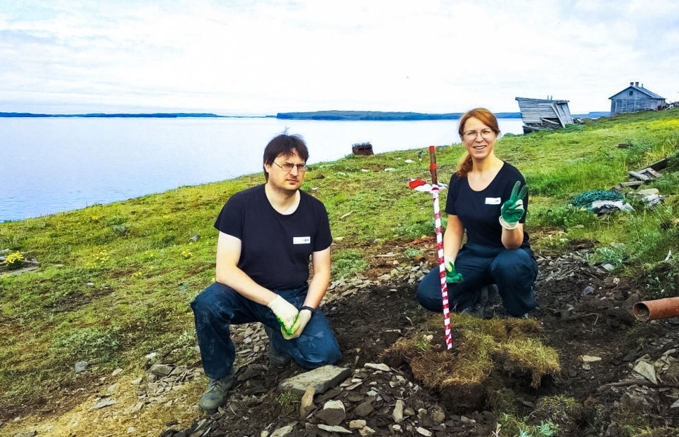 Leading programmer of the seismology laboratory Alexey Koshkin and head of the laboratory Galina Antonovskaya 