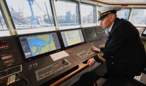  Captain's bridge