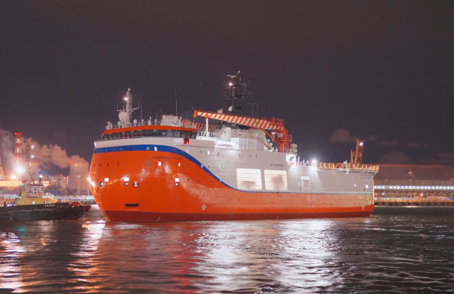The North Pole, the new ice-resistant self-propelled platform (ISP) departs on its maiden voyage
