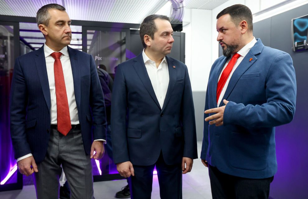 Alexander Loginov, Vice President and Director, North-West Macroregional Branch,  Rostelecom, and Murmansk Region Governor Andrei Chibis at the opening of the data processing center