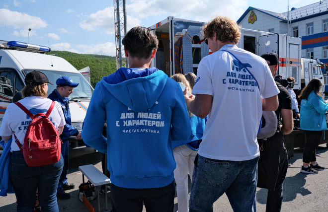 300,000 people compete for the Ticket to the Arctic