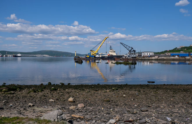 Part of sunken ship raised from floor of Kola Bay 