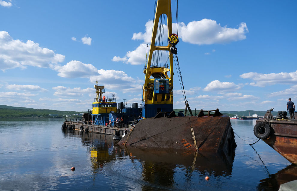 Part of sunken ship raised from floor of Kola Bay 