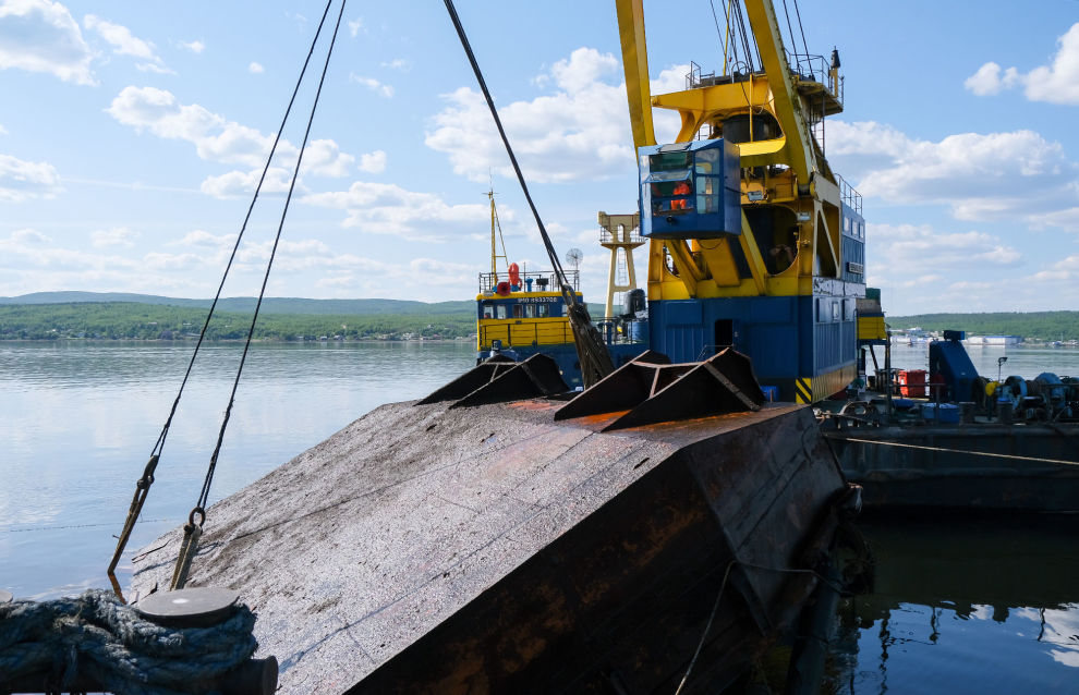 Part of sunken ship raised from floor of Kola Bay 