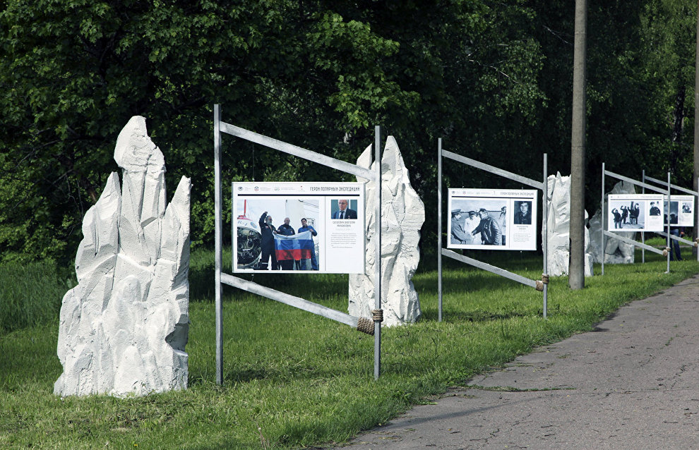 The Alley of Polar Heroes