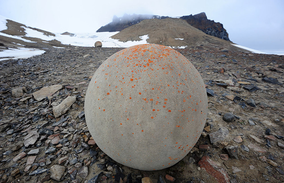 Round stones on Champ Island
