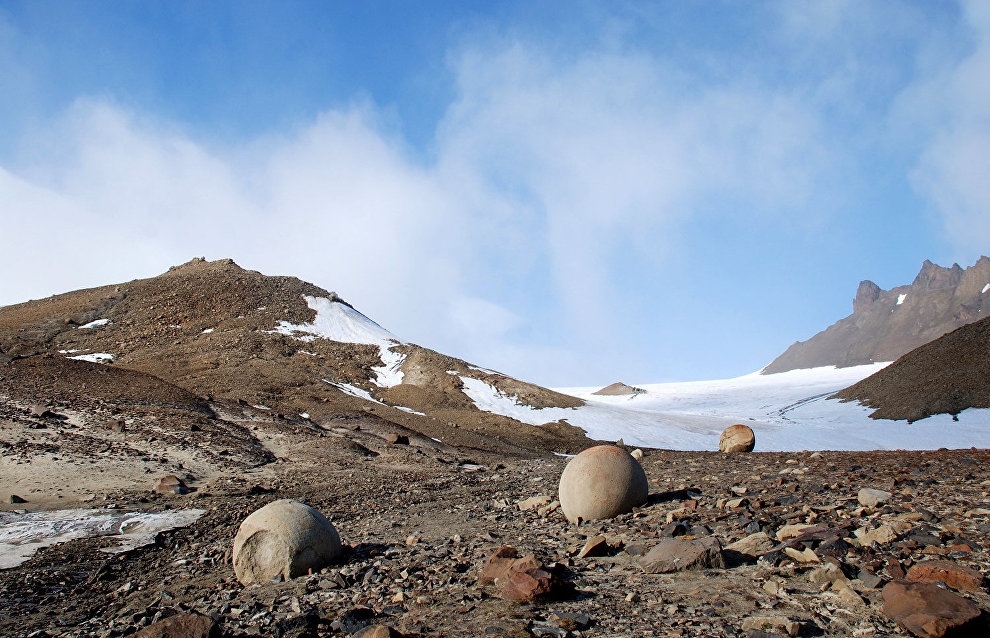 Round stones on Champ Island