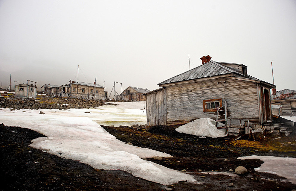 The abandoned polar station Tikhaya