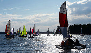 International yachting team sets world record