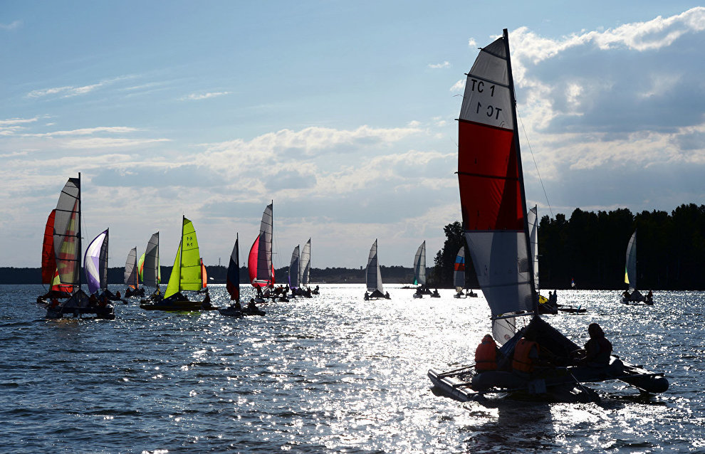 International yachting team sets world record