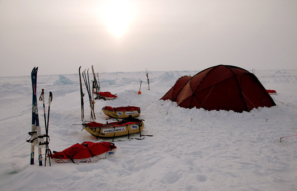 Skiing to the North Pole