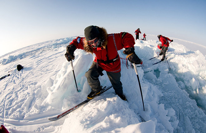 Skiing to the North Pole