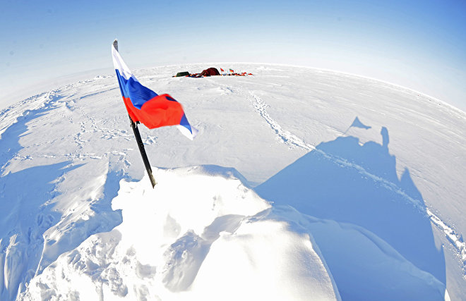 Skiing to the North Pole