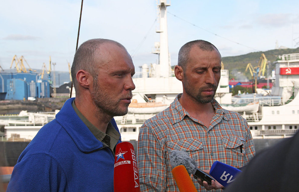 Members of the North Pole-2015 drifting ice station team meet in Murmansk