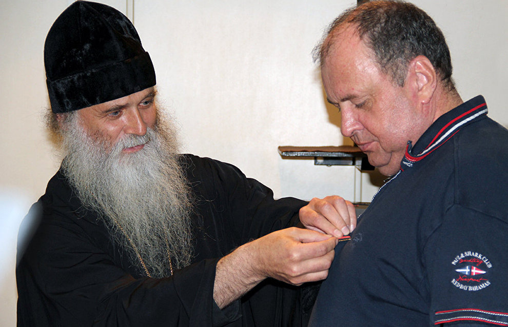 Members of the North Pole-2015 drifting ice station team meet in Murmansk