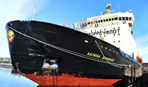 Greeting the North Pole-2015 drifting polar research station explorers