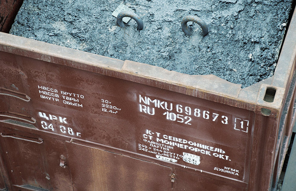 Containers with iron-free sulfide, a byproduct of steel production