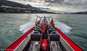 Tourists on a fishing tour in Grønfjorden. Photo by Sergei Dolya