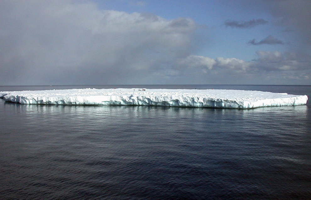 A 3.7 mln ton iceberg in the Shtokman gas field in the Barents Sea