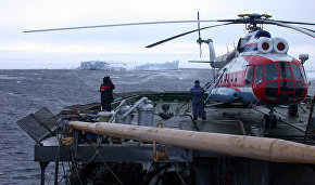 Research and expedition vessel Mikhail Somov tugs a 200,000 ton iceberg