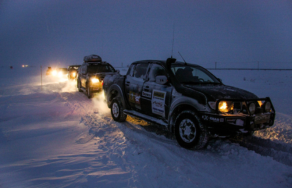 On the winter road between Kharyaginsky and Naryan-Mar