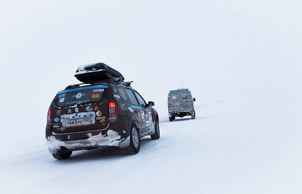 Driving to Naryan-Mar through a whiteout