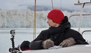 Expedition member Maria Gavrilo aboard the Alter Ego records seabird sightings