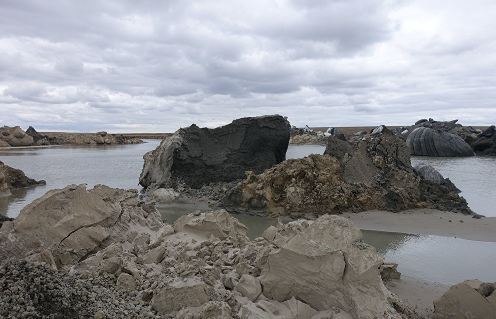 Studying new craters on Yamal