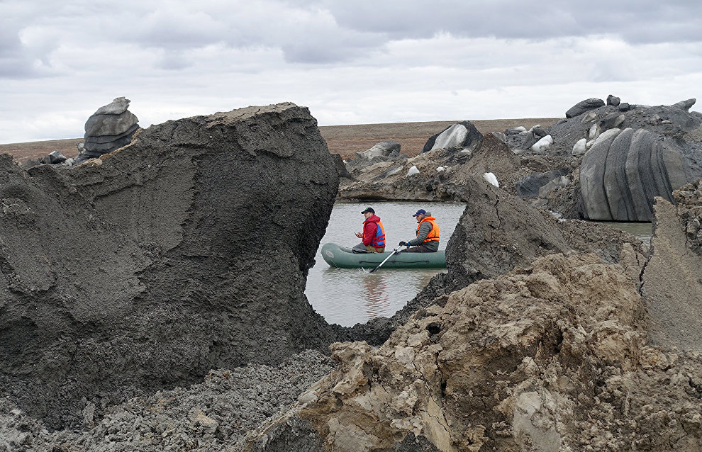 Studying new craters on Yamal
