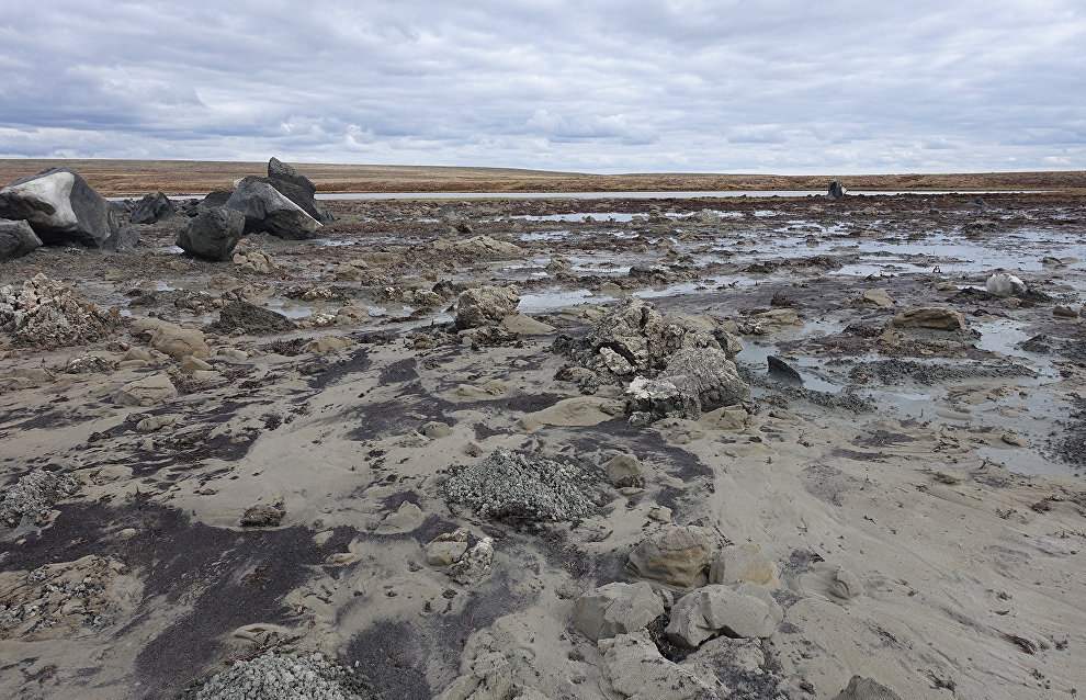 Studying new craters on Yamal