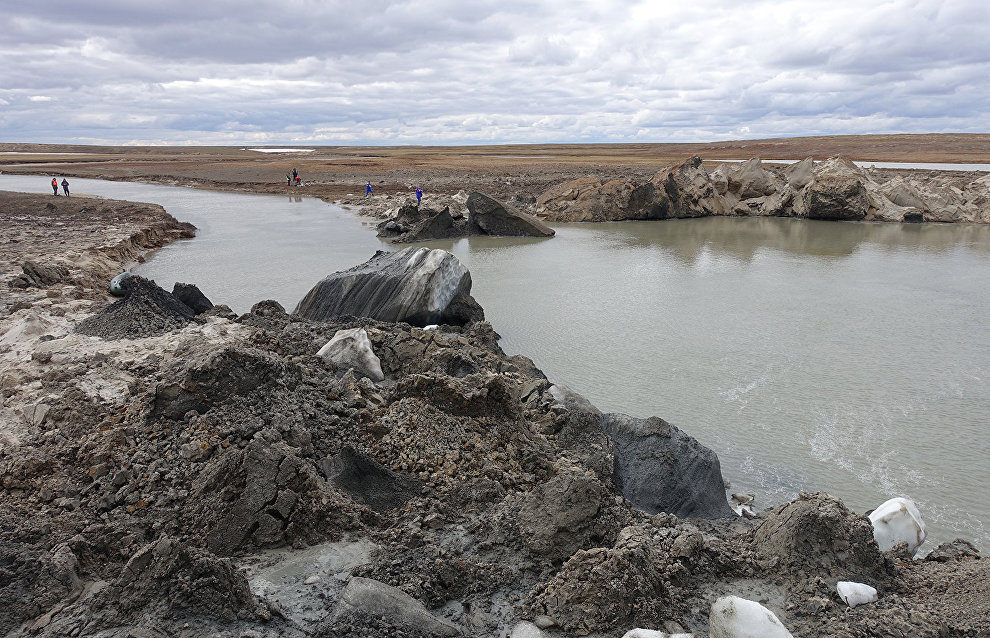 Studying new craters on Yamal