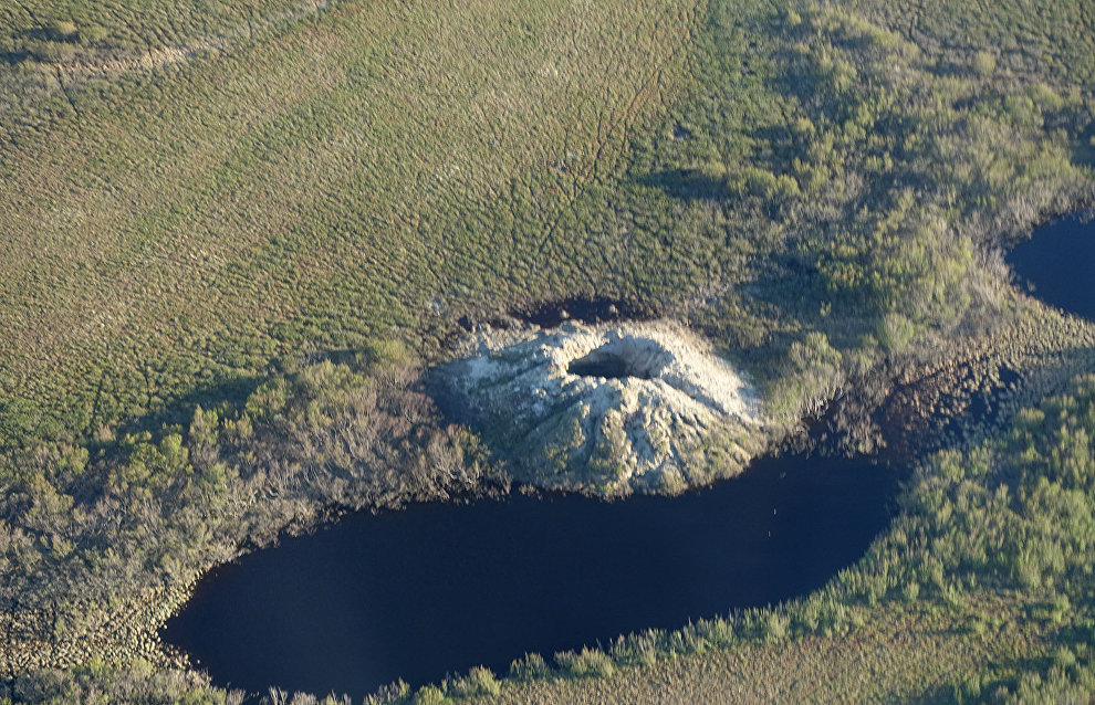 Studying new craters on Yamal