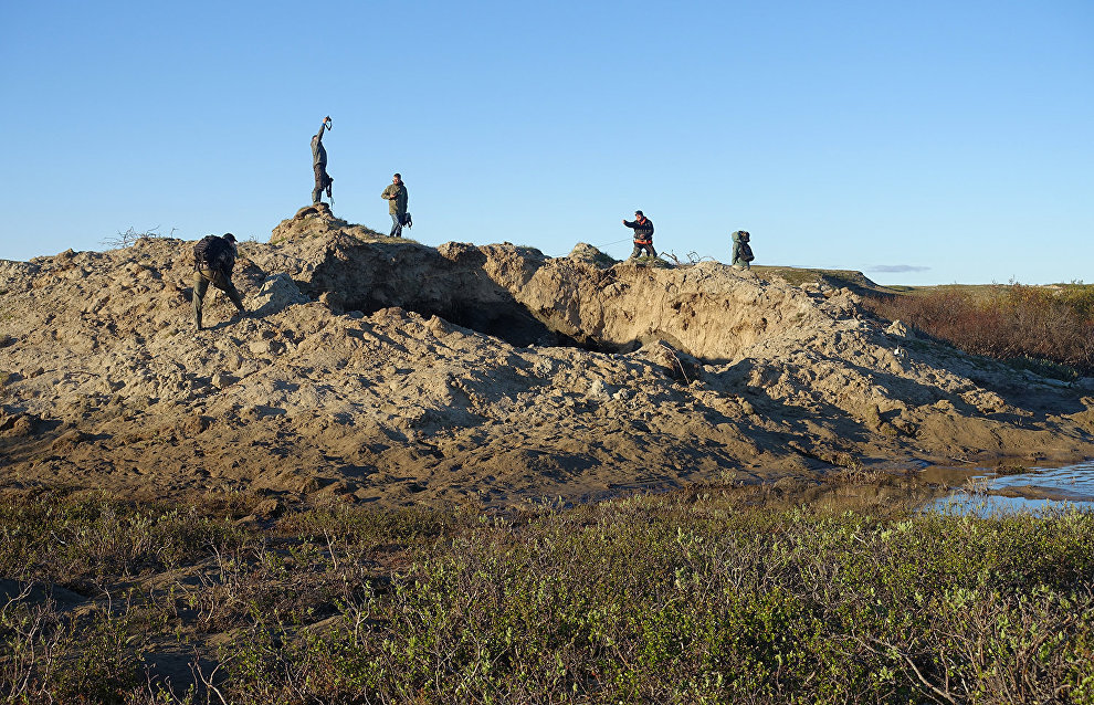 Studying new craters on Yamal