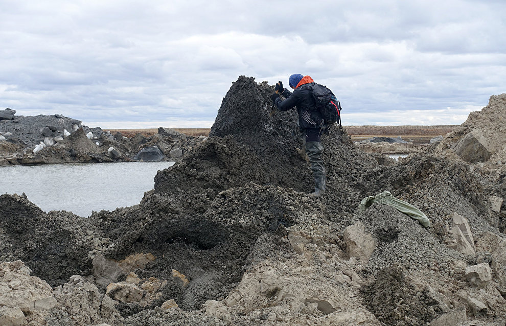 Studying new craters on Yamal