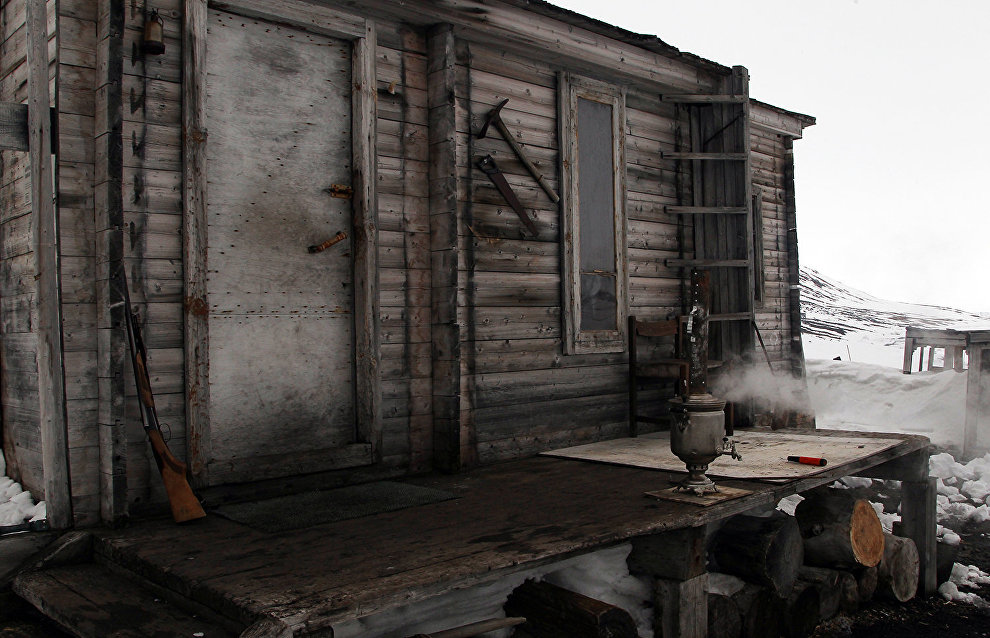Tikhaya Bay polar station project