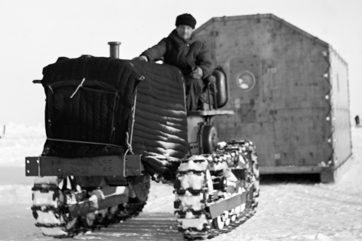 Cottage towing to the Arctic North Pole-12 station