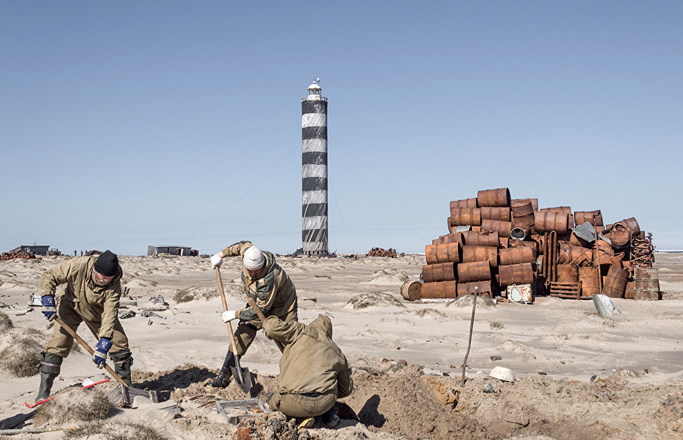 Environmental landing force returns from Vilkitsky Island