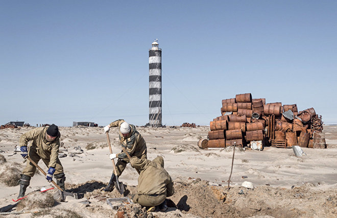 Environmental landing force returns from Vilkitsky Island
