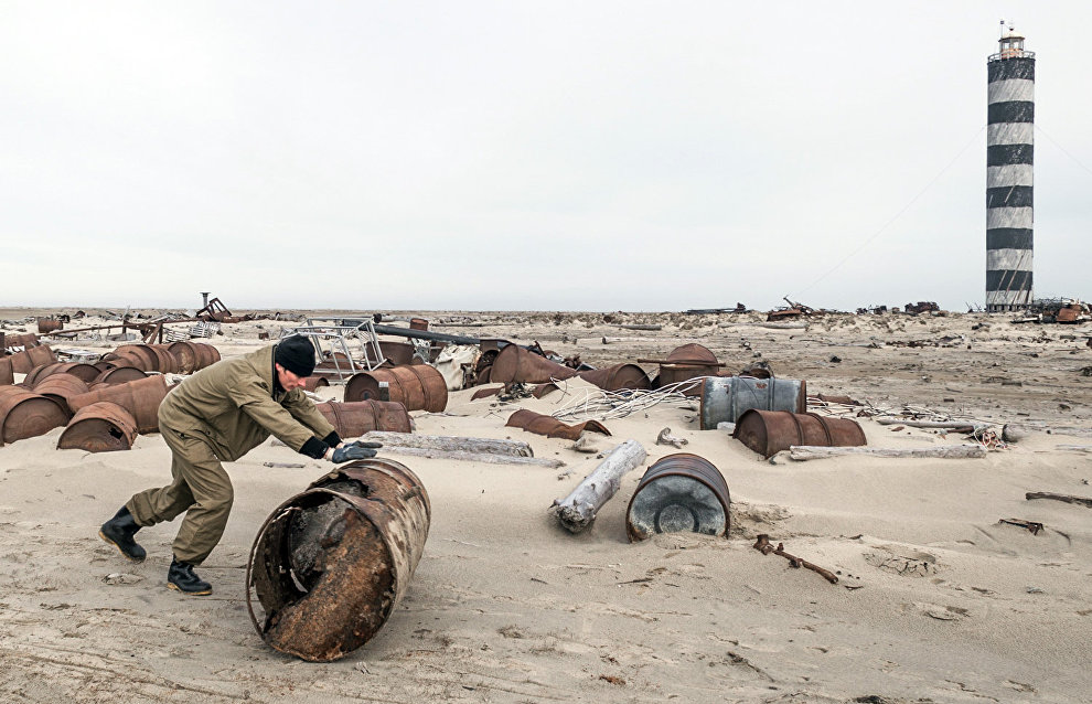 A volunteer environmental expedition to Vilkitsky Island