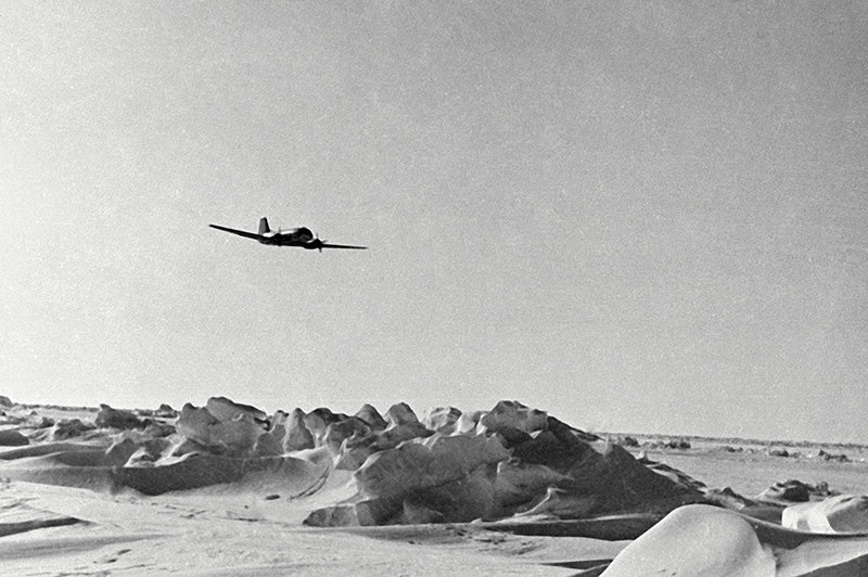 An Il-14 plane in the Central Arctic