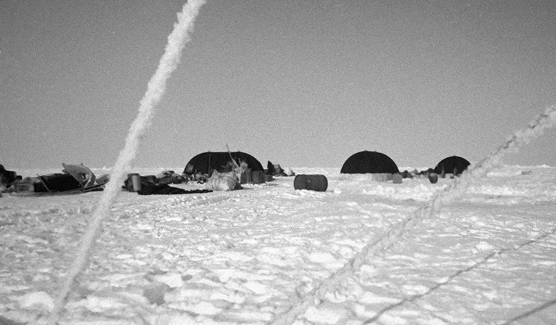 Temporary camp of Severny Polyus-12 station in the Arctic