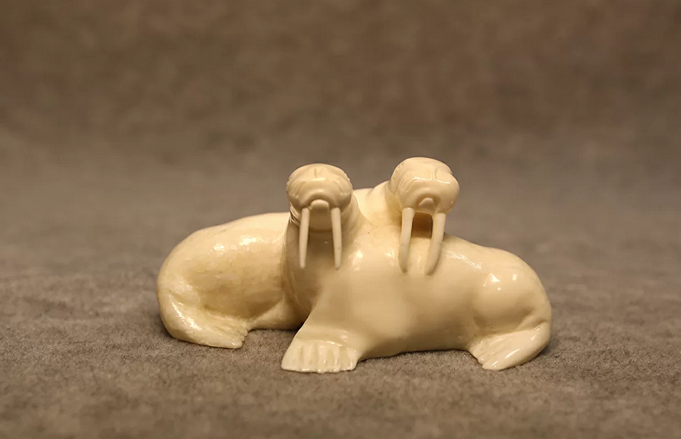 Walruses sculpture