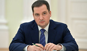 Arkhangelsk Region Acting Governor Alexander Tsybulsky examines Russian Arctic Park's projects