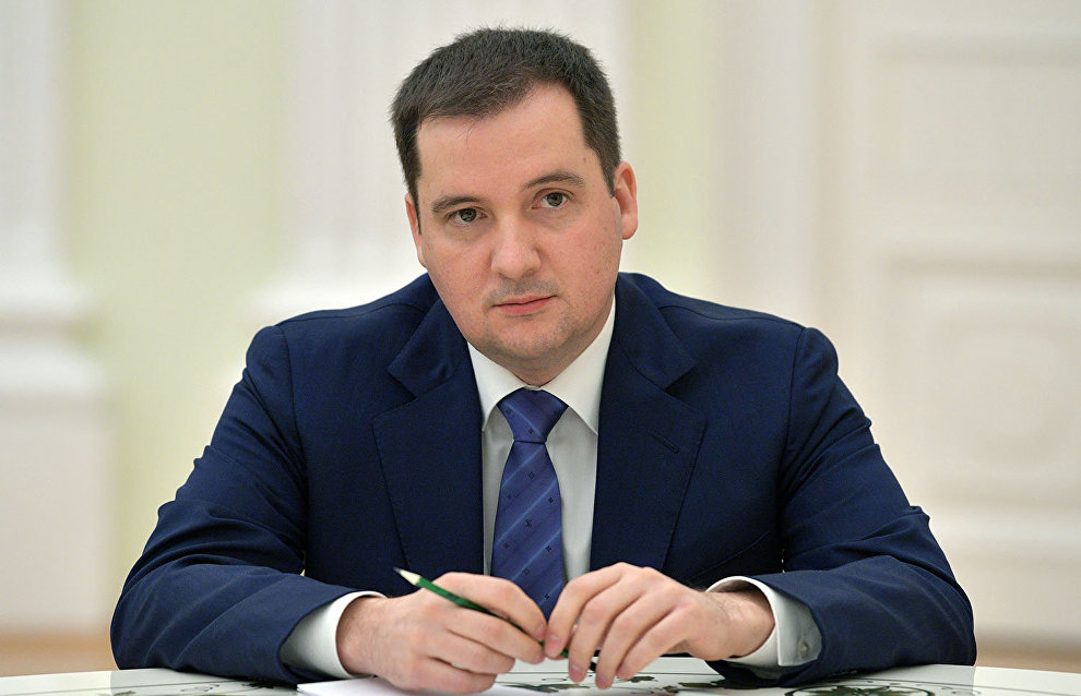 Arkhangelsk Region Acting Governor Alexander Tsybulsky examines Russian Arctic Park's projects