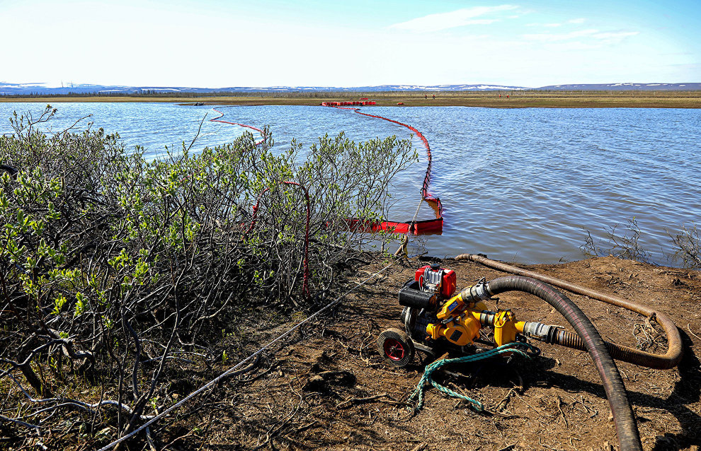 Krasnoyarsk scientists develop sorbent for removing Norilsk fuel slicks