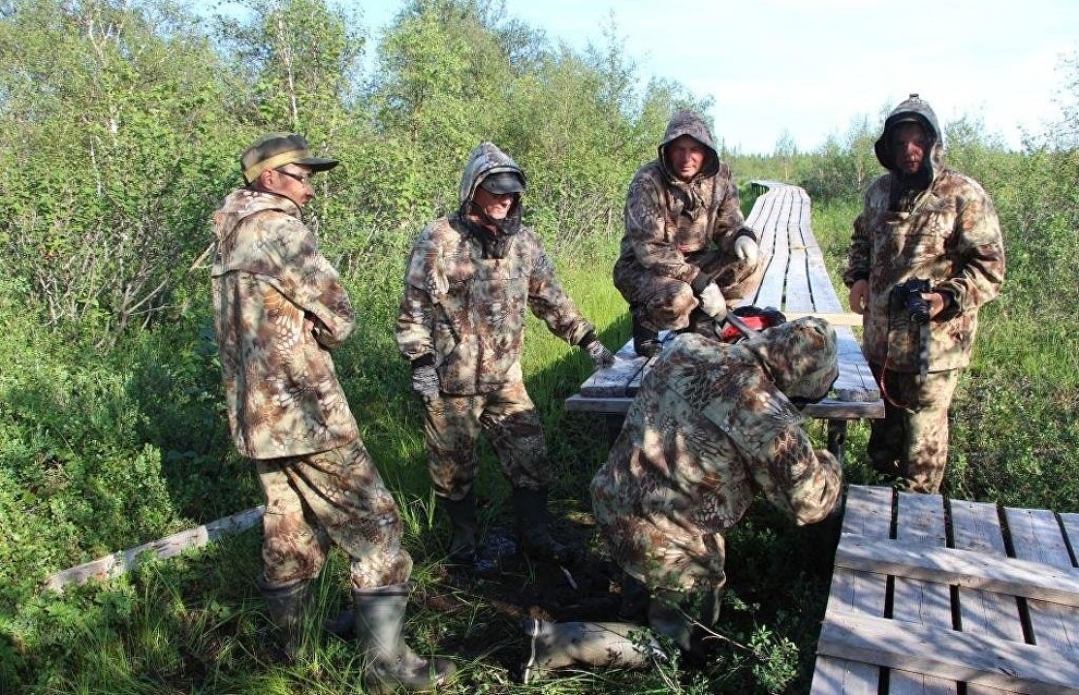 Волонтеры привели в порядок территорию Пустозерского городища, первого русского города в Арктике