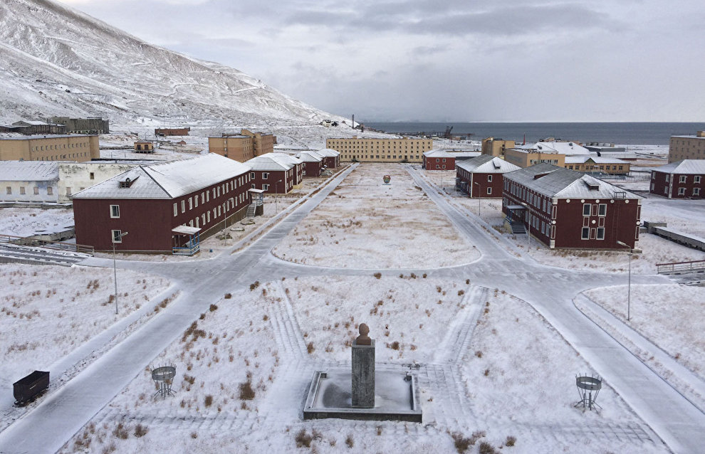 The town of Pyramiden